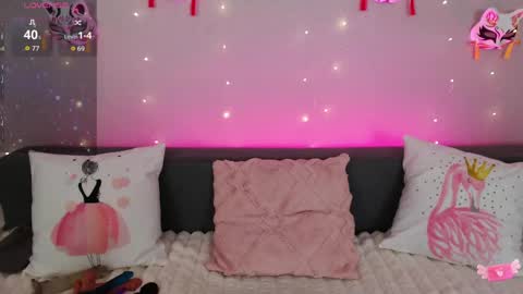 Snapshot of evarey_ chatting on May 14, 2026, 4:52 am Adelina online show from May 14, 2026, 4:52 am