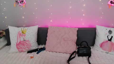 Snapshot of evarey_ chatting on June 28, 2026, 5:24 am Adelina online show from June 28, 2026, 5:24 am