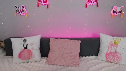 Snapshot of evarey_ chatting on July 8, 2026, 4:39 am Adelina online show from July 8, 2026, 4:39 am