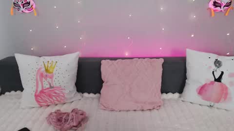 Snapshot of evarey_ chatting on July 19, 2026, 5:00 am Adelina online show from July 19, 2026, 5:00 am