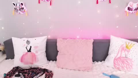Snapshot of evarey_ chatting on July 22, 2026, 4:48 am Adelina online show from July 22, 2026, 4:48 am