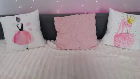 Snapshot of evarey_ chatting on August 1, 2026, 4:34 am Adelina online show from August 1, 2026, 4:34 am