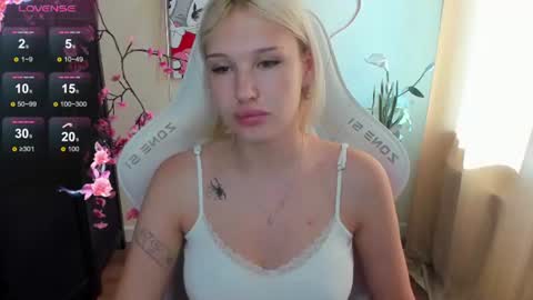 Snapshot of evelinalu chatting on June 27, 2026, 1:21 am Evelina online show from June 27, 2026, 1:21 am