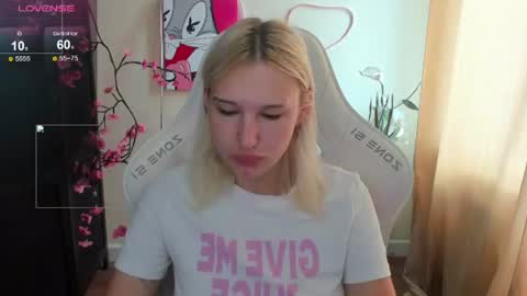 Snapshot of evelinalu chatting on July 7, 2026, 1:41 am Evelina online show from July 7, 2026, 1:41 am