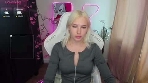 Snapshot of evelinalu chatting on July 19, 2026, 1:20 am Evelina online show from July 19, 2026, 1:20 am