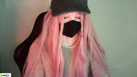 Renesme White Im here from Monday to Friday online show from May 22, 2026, 3:35 am