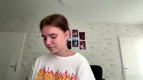 Bella online show from July 31, 2026, 3:33 pm