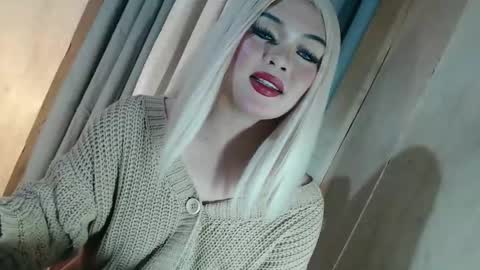 DANIELLA - DONT FORGET TO GIVE ME A THUMBSU UP online show from May 17, 2026, 10:28 pm
