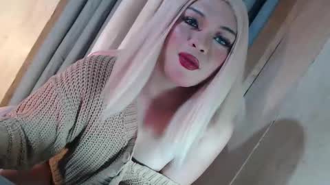 DANIELLA - DONT FORGET TO GIVE ME A THUMBSU UP online show from May 25, 2026, 11:55 pm