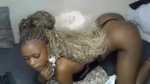 fauzia_byb2 online show from April 7, 2026, 6:52 pm