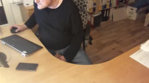 feet4u_barefooter online show from April 1, 2026, 9:56 pm