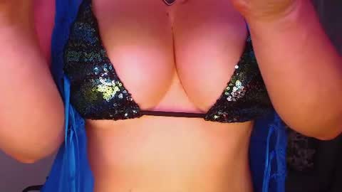 Snapshot of feliciagold chatting on June 18, 2026, 12:44 am FeliciaGold online show from June 18, 2026, 12:44 am