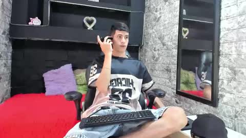 felipe fiire online show from May 4, 2026, 2:57 pm