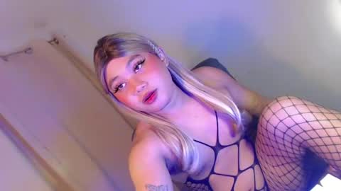 femboy_veronica online show from June 25, 2026, 9:19 pm