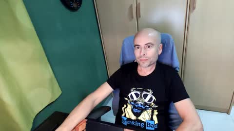 Snapshot of fernandez83 chatting on June 17, 2026, 7:04 pm fernandez83 online show from June 17, 2026, 7:04 pm