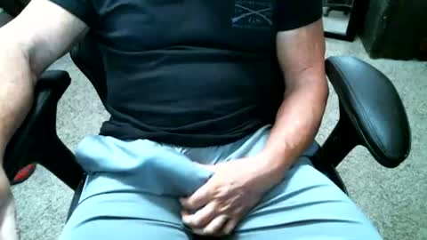 fitguy40 online show from August 7, 2026, 9:06 pm
