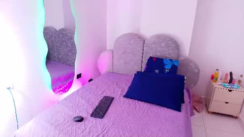 Flordecayena  online show from June 10, 2026, 3:07 am