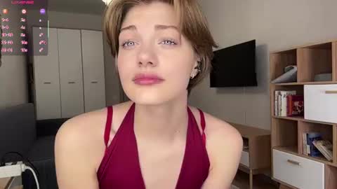 Snapshot of florenceheatly chatting on June 17, 2026, 10:17 am Flora online show from June 17, 2026, 10:17 am