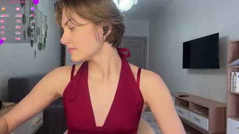 Snapshot of florenceheatly chatting on June 20, 2026, 11:35 am Flora online show from June 20, 2026, 11:35 am