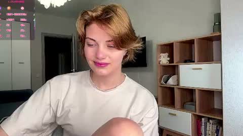 Snapshot of florenceheatly chatting on July 15, 2026, 3:17 pm Flora online show from July 15, 2026, 3:17 pm