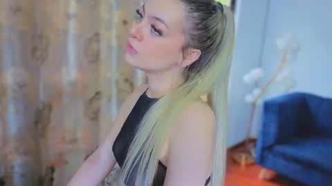 fresita_pink_ online show from July 23, 2026, 9:24 pm