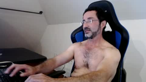 Snapshot of gbrlkndr chatting on July 27, 2026, 9:55 pm gbrlkndr online show from July 27, 2026, 9:55 pm