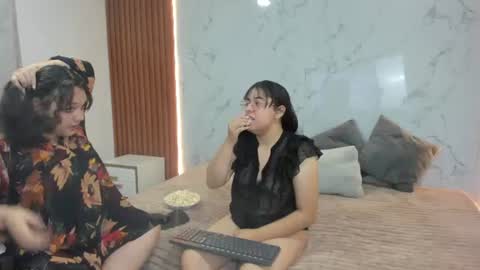 genesis_y_moon online show from June 27, 2026, 10:42 am