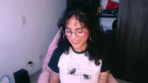 giny_bean online show from May 15, 2026, 10:39 pm