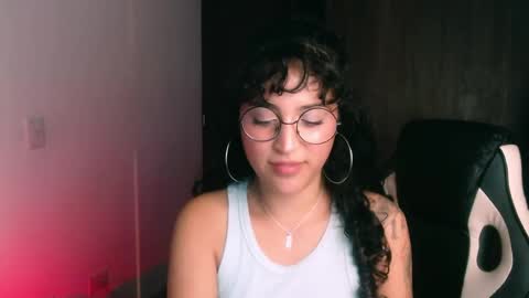 giny_bean online show from June 1, 2026, 4:14 am