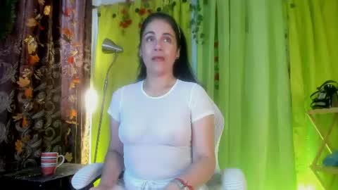 Snapshot of girasol_walton chatting on June 26, 2026, 2:10 pm Girasol Walton online show from June 26, 2026, 2:10 pm