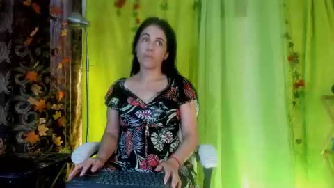Snapshot of girasol_walton chatting on June 28, 2026, 2:01 pm Girasol Walton online show from June 28, 2026, 2:01 pm