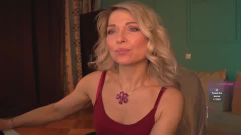 Snapshot of gloria_lovely chatting on April 24, 2026, 11:12 am Gloria online show from April 24, 2026, 11:12 am