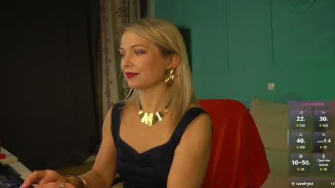Snapshot of gloria_lovely chatting on April 30, 2026, 11:38 am Gloria online show from April 30, 2026, 11:38 am