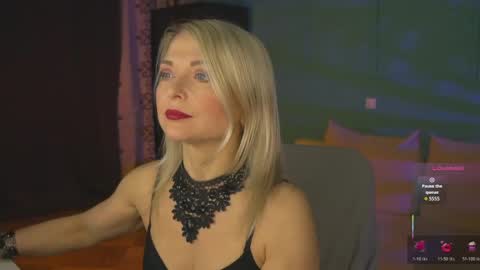 Snapshot of gloria_lovely chatting on May 5, 2026, 11:18 am Gloria online show from May 5, 2026, 11:18 am