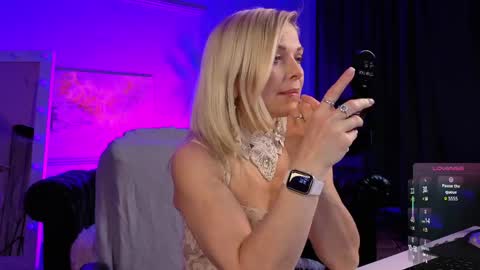 Snapshot of gloria_lovely chatting on June 2, 2026, 11:12 am Gloria online show from June 2, 2026, 11:12 am