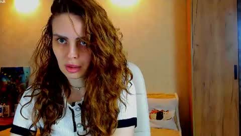 Snapshot of gloria_wood chatting on June 9, 2026, 7:14 pm Gloria Wood online show from June 9, 2026, 7:14 pm