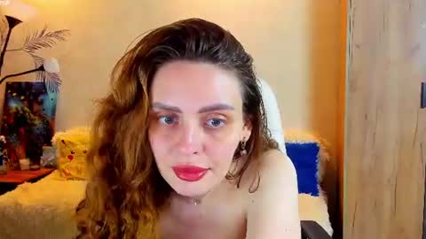 Snapshot of gloria_wood chatting on June 16, 2026, 6:10 pm Gloria Wood online show from June 16, 2026, 6:10 pm