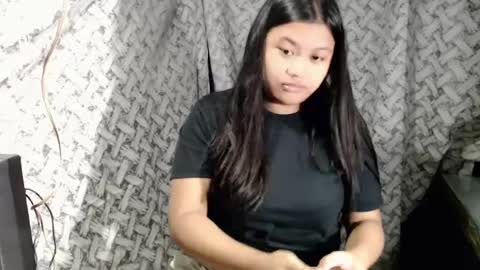 Snapshot of glossyrina chatting on July 29, 2026, 10:46 am Rina3 online show from July 29, 2026, 10:46 am