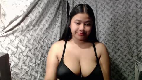 Snapshot of glossyrina chatting on August 1, 2026, 11:53 am Rina3 online show from August 1, 2026, 11:53 am