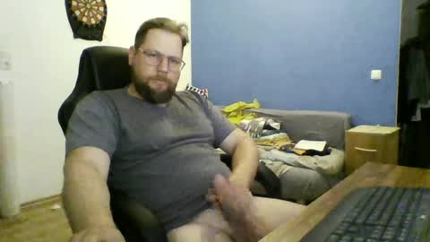 gnik_labinnah online show from June 12, 2026, 10:52 pm