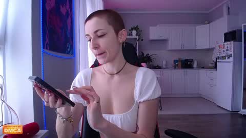 Elpis Foxter online show from May 28, 2026, 5:16 am