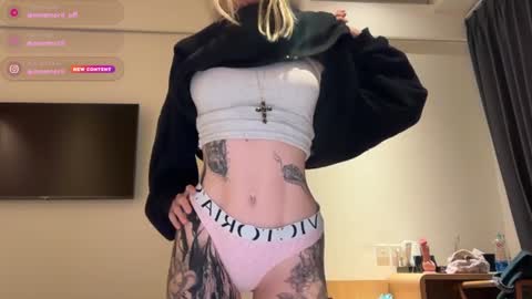 Snapshot of golden_alinee chatting on June 27, 2026, 1:06 pm Aline meow online show from June 27, 2026, 1:06 pm