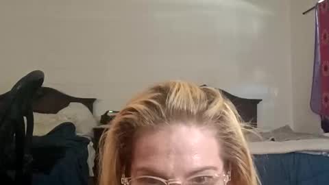 goldendoll1704 online show from June 6, 2026, 10:58 pm