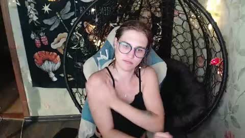 Snapshot of greenwitch9 chatting on July 26, 2026, 1:07 pm Lina online show from July 26, 2026, 1:07 pm