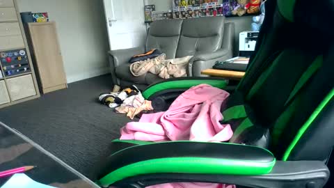 Sissy Sarah-Louise  online show from April 16, 2026, 1:34 pm