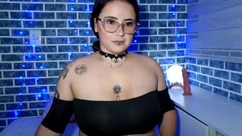 hanna_moons online show from June 13, 2026, 2:53 am