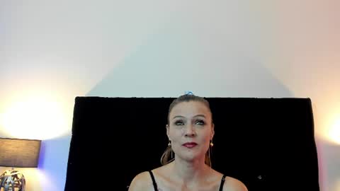 hanna_vell11 online show from July 8, 2026, 2:38 am