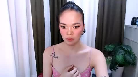 HANNAH online show from May 19, 2026, 1:56 am