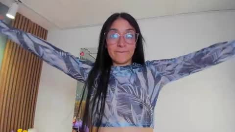Snapshot of hannawen_ chatting on July 16, 2026, 3:45 am hannawen_ online show from July 16, 2026, 3:45 am