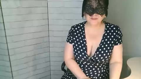 Helen online show from May 17, 2026, 3:37 am